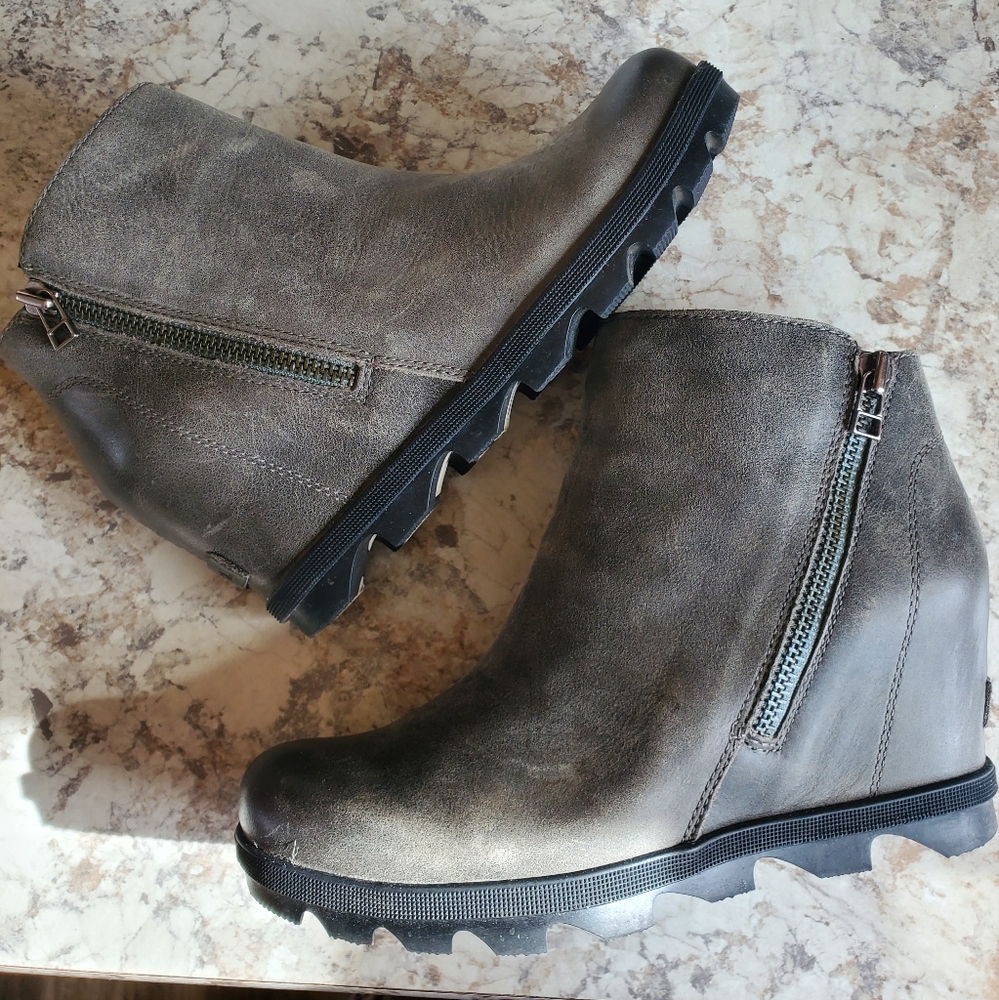 Sorel wedge boots